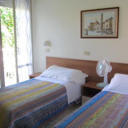 Hotel Toledo Rimini Bagian luar foto