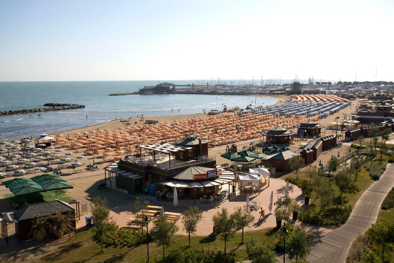 Hotel Toledo Rimini Bagian luar foto